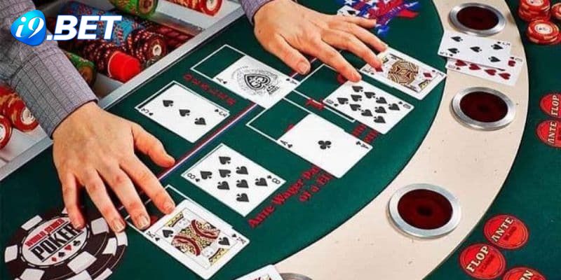 Dựa vào hành vi phản ứng để đoán bài